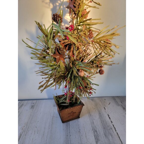 Unique rustic star tree cranberry Xmas home decor tabletop figure - Picture 3 of 10